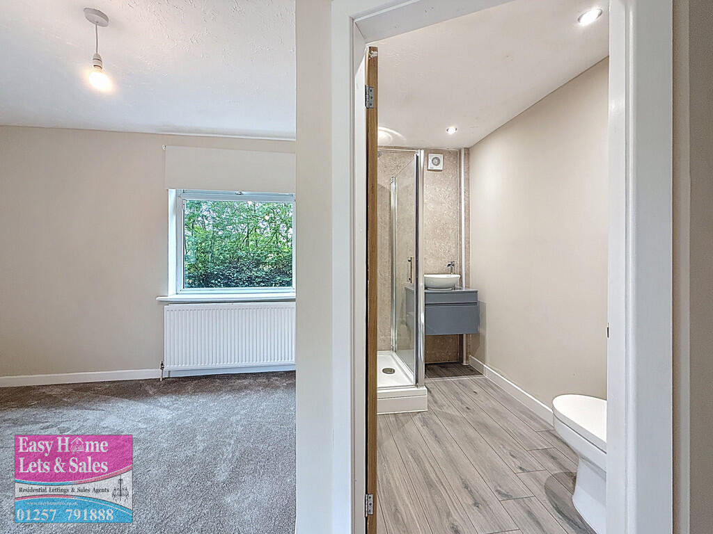 Master Bedroom/En...