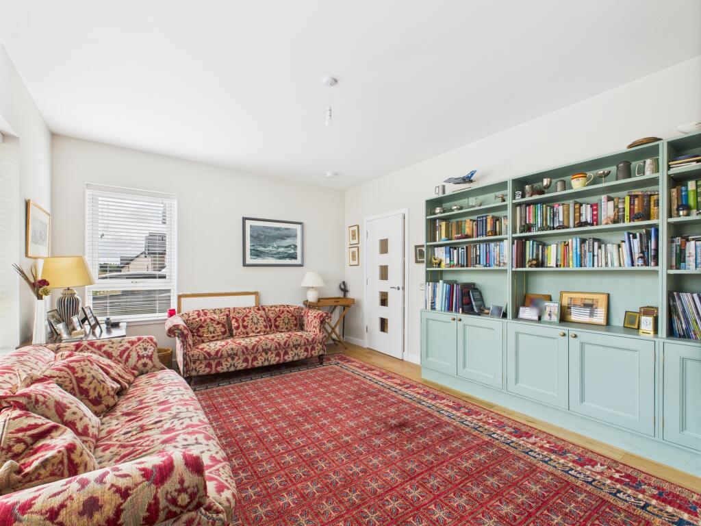 CAM03481G0-PR0111-STILL007