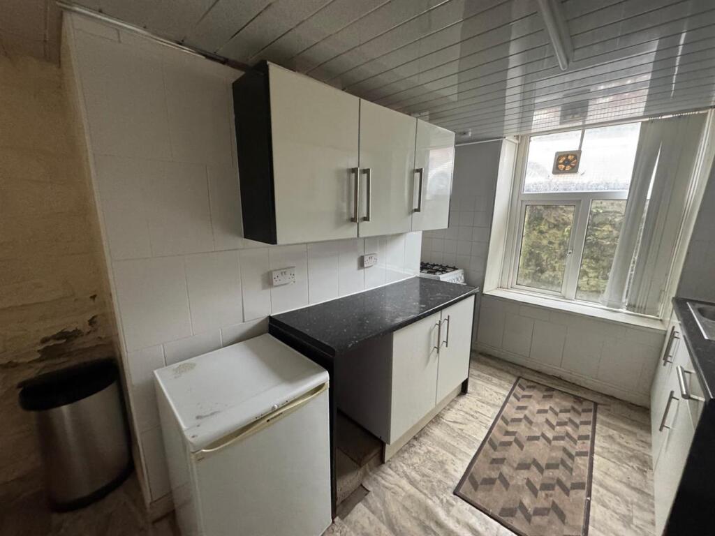 Kitchen 4.jpg