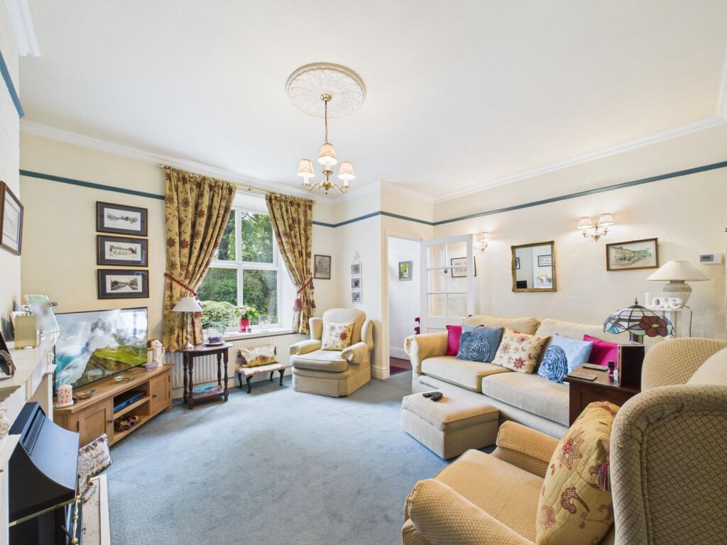 CAM02093G0-PR0056-STILL023