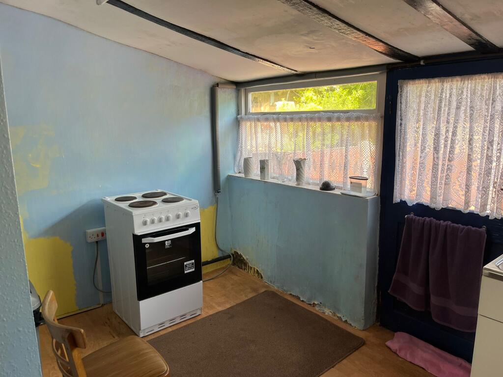 Kitchen: