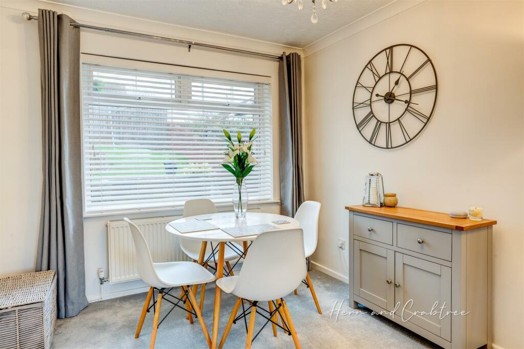 Launcelot Crescent, Thornhill, HernCrabtree (19).j