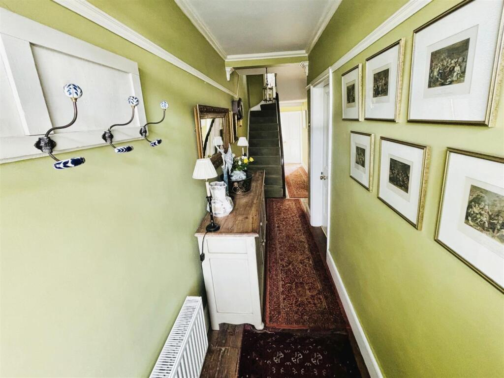 Entrance Hallway .jpg