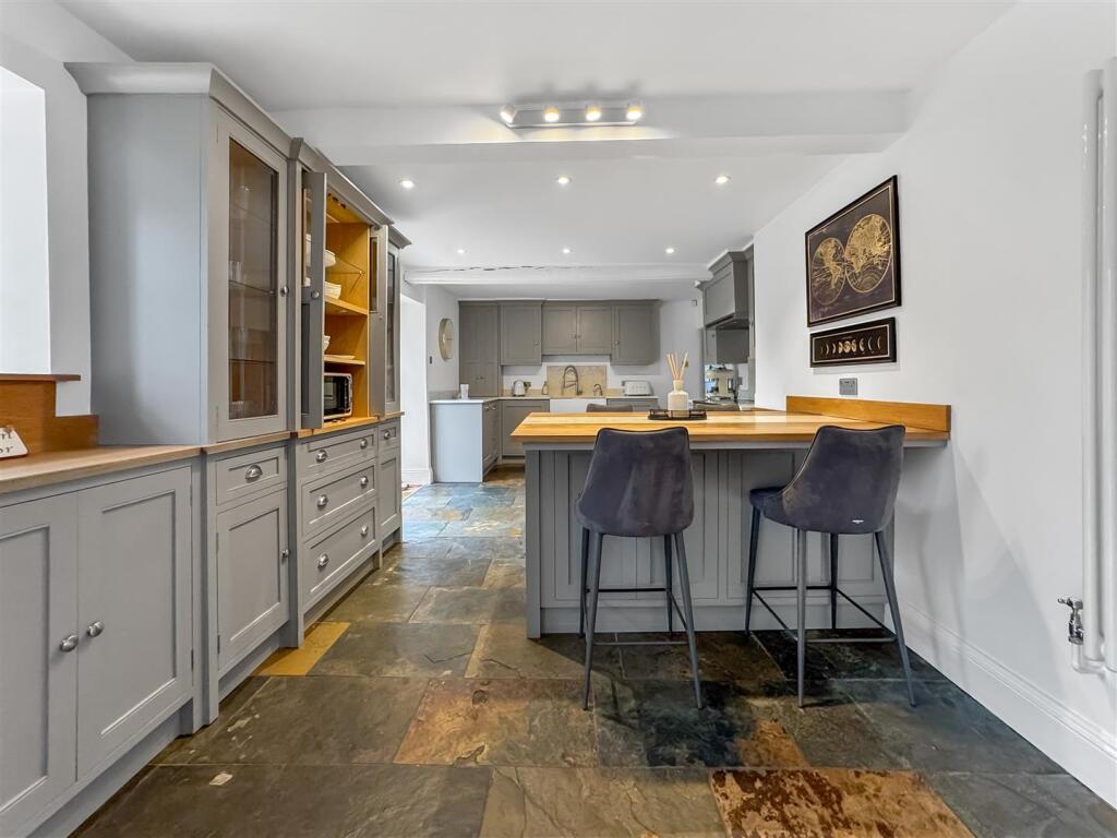 Living / Dining Kitchen