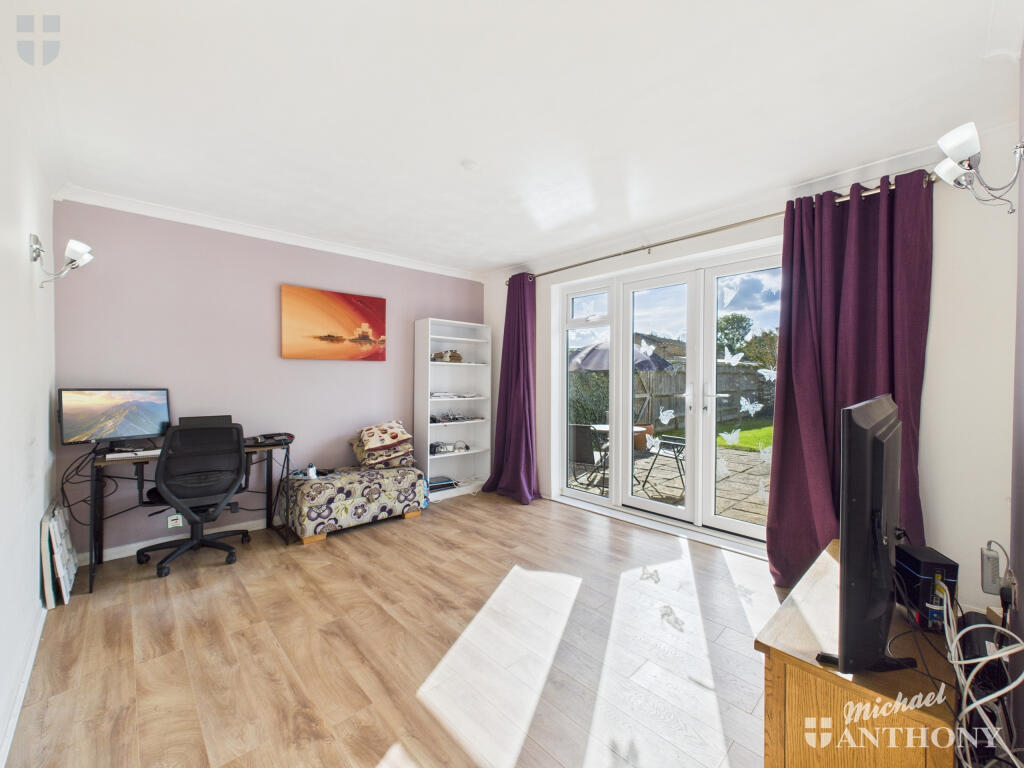 CAM03852G0-PR0433-STILL006