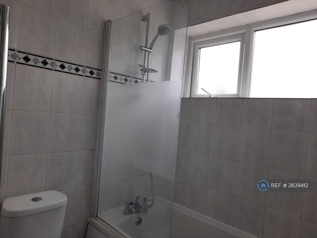 Family Bathroom Downstairs