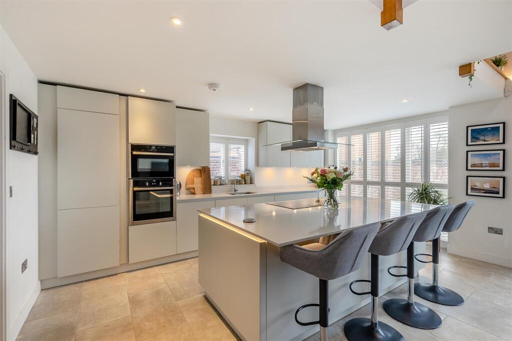 8639408-interior08.jpg