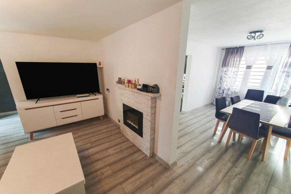 24 Nene Court - Dining/Living Room