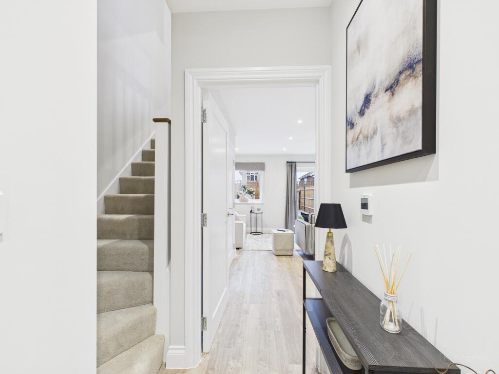 CAM02136G0-PR0501-STILL001