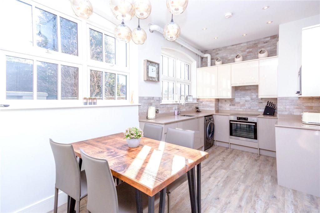 Kitchen/Dining