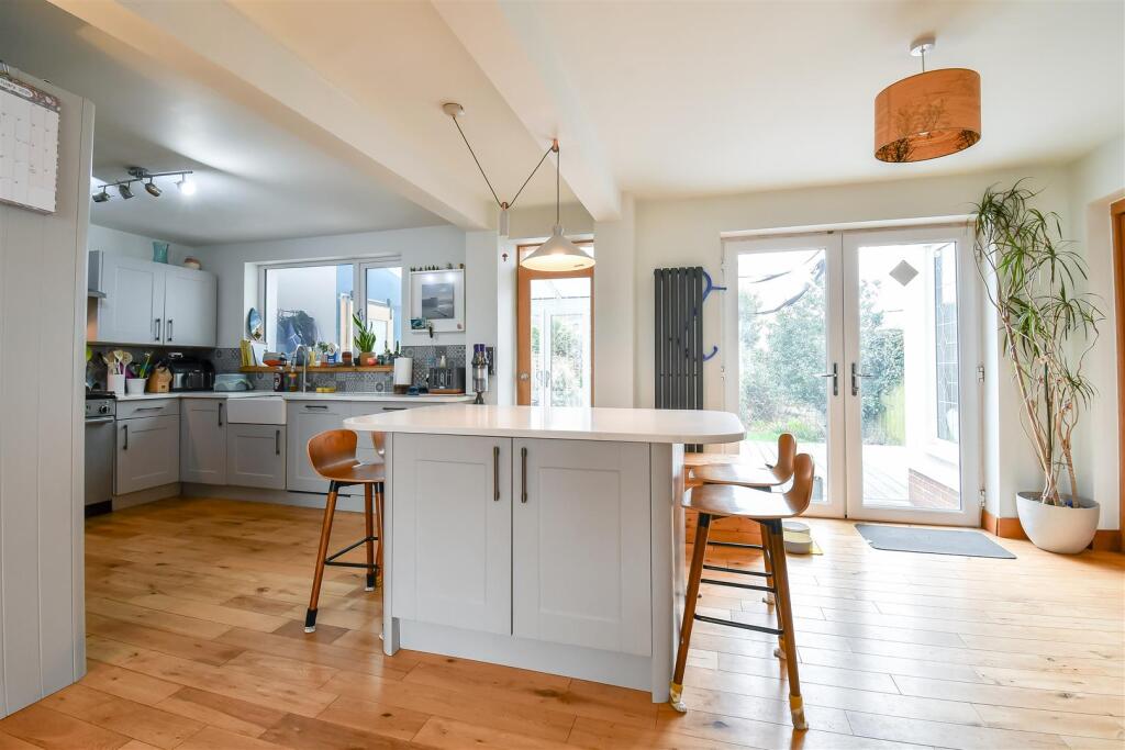 Kitchen / Dining