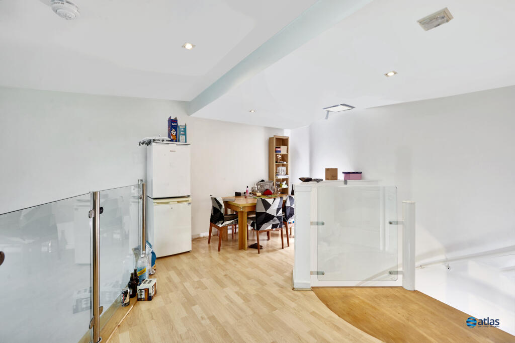 Landing/Dining Area