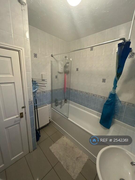 Upstairs Bathroom 