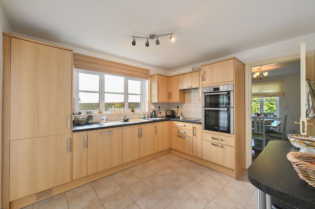 Kitchen/ Breakfast Room