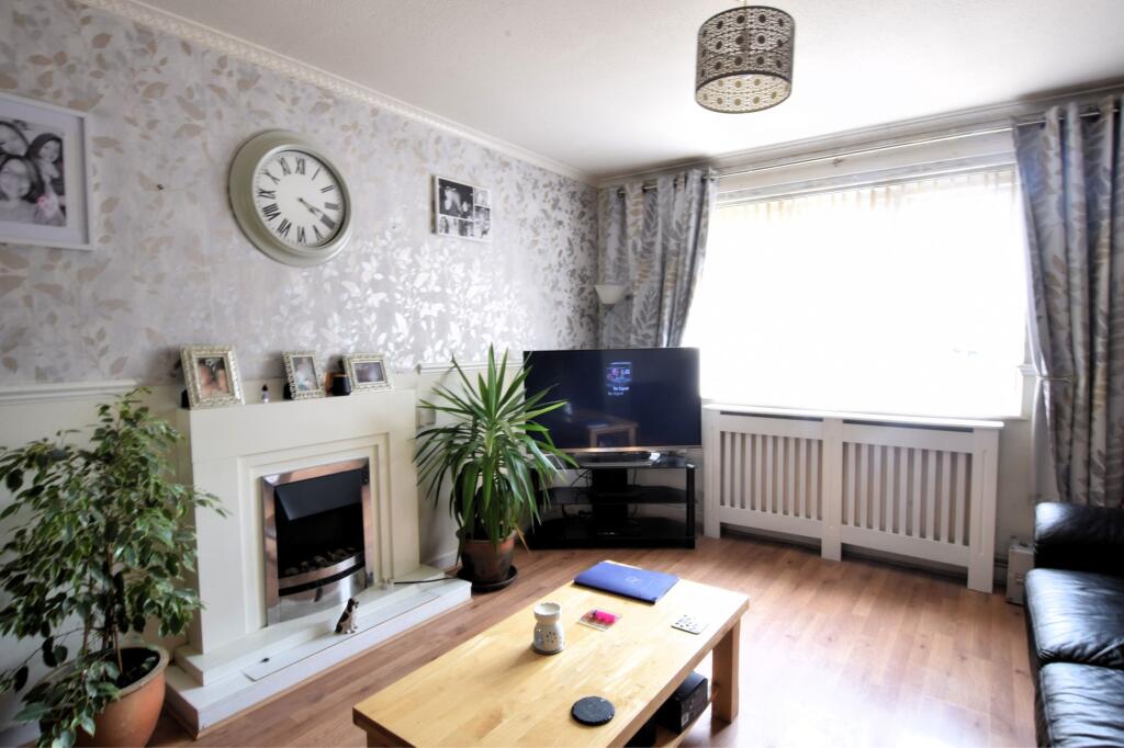 Sitting Room / Dining Room