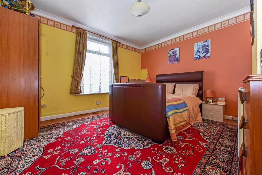 Master Bedroom ( 1 )