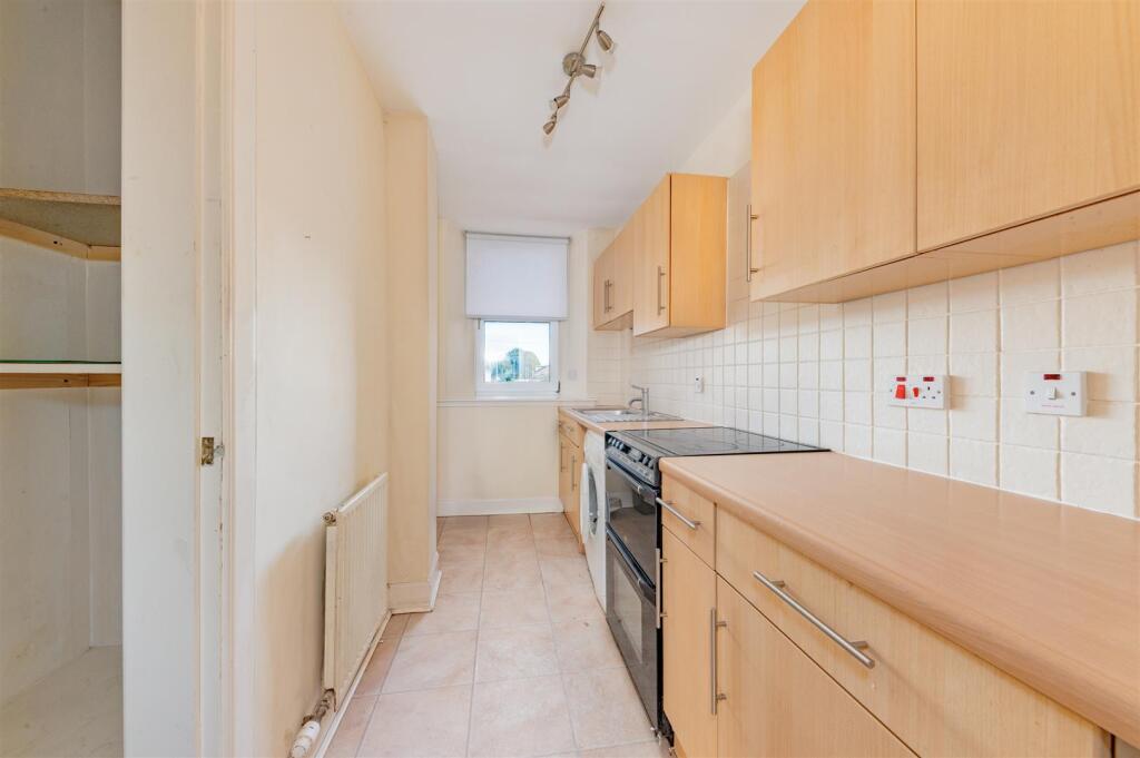 1R 321 Clepington Road Dundee-13.JPG