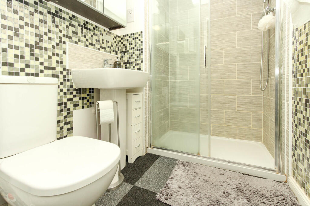 Ensuite shower ro...