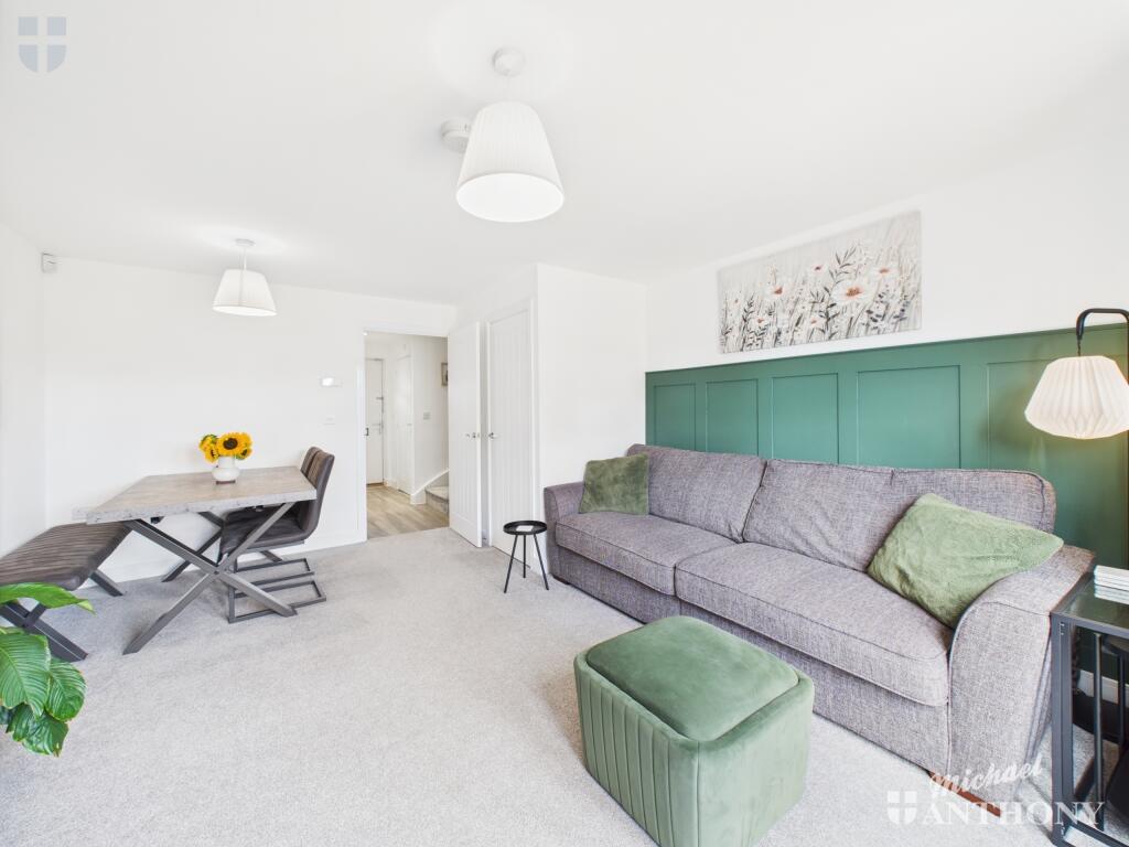 CAM03218G0-PR0722-STILL017