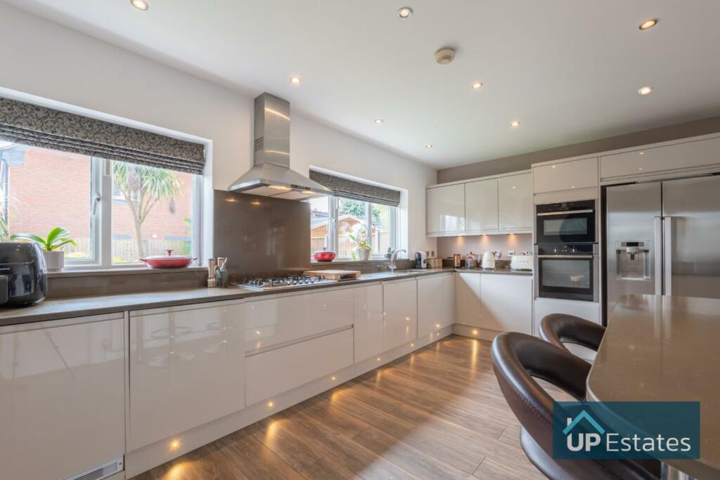 kitchen 2.jpg
