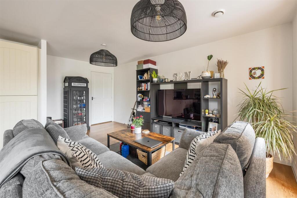 Chigwell Road, E18