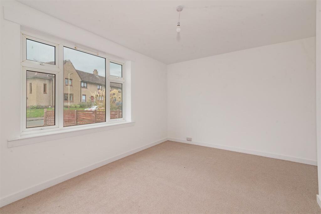 21 Forres Crescent Dundee-4.JPG