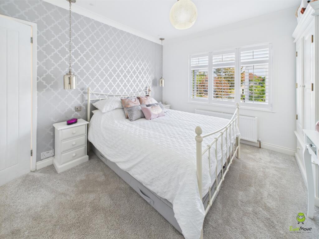 CAM03779G0-PR0229-STILL028