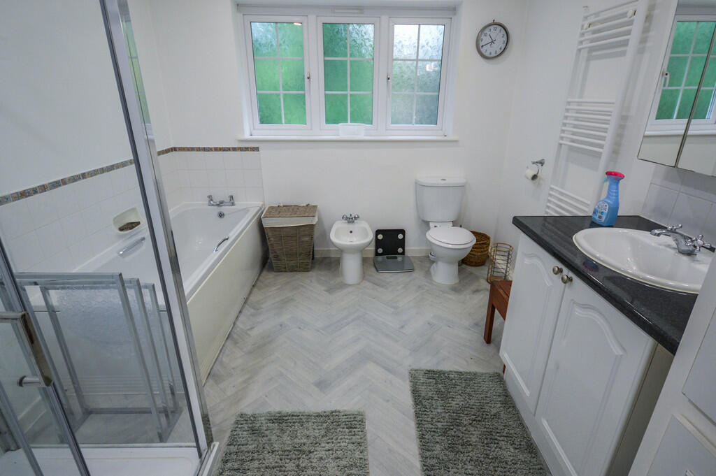 Master Bedroom En...