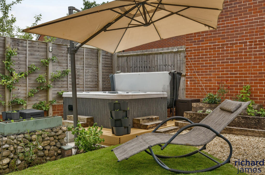 4b72c3a702e84dd38bb6a1c99b7381c9