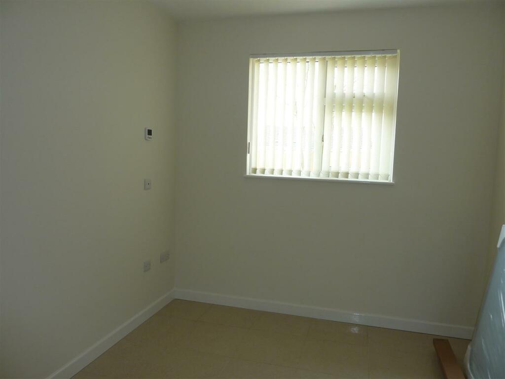 Bedroom 1.JPG
