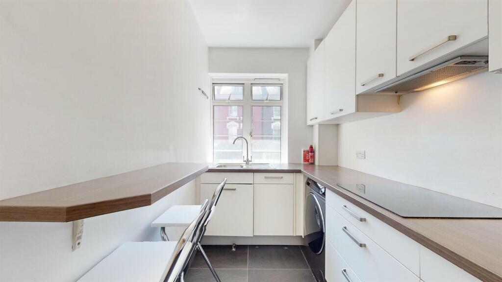 33Redcliffe Closekitchen2.jpg