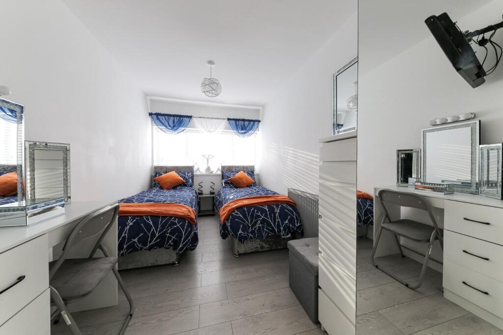 Downstairs bedroom.jpg