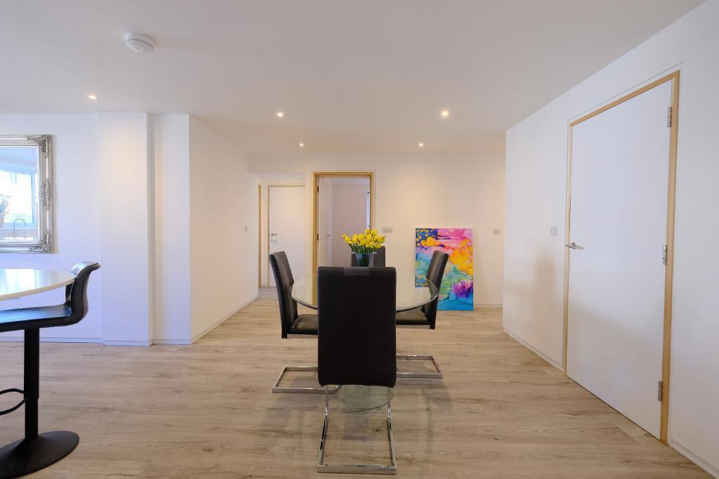 Dining area with seating for 6