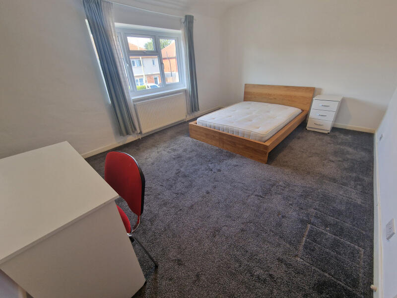 492_6 Room 4.jpg