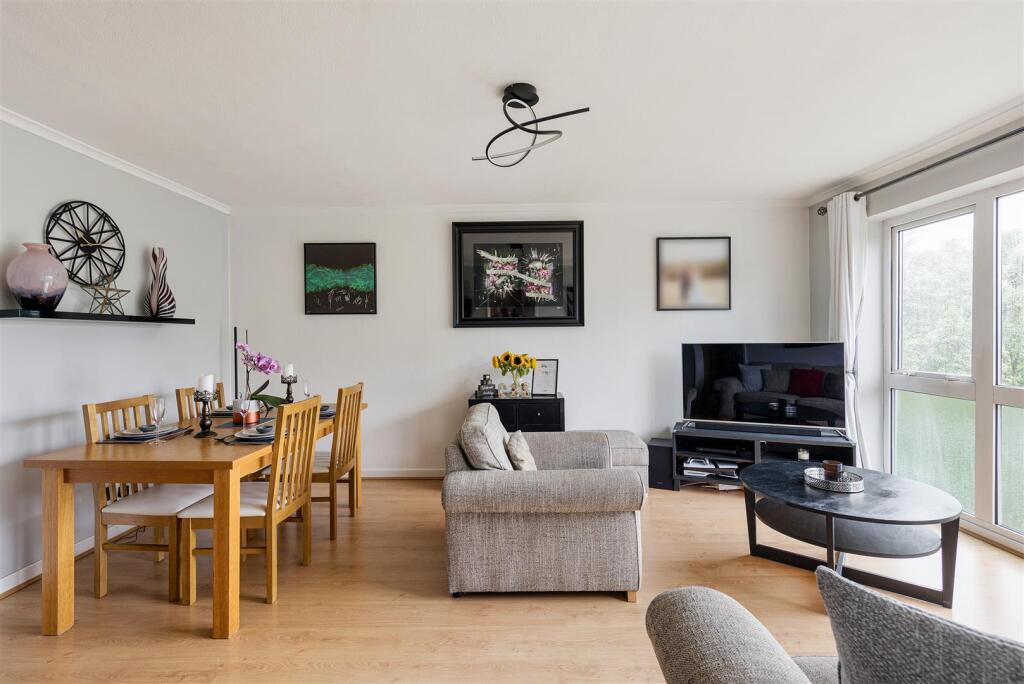 Chingford Avenue, E4