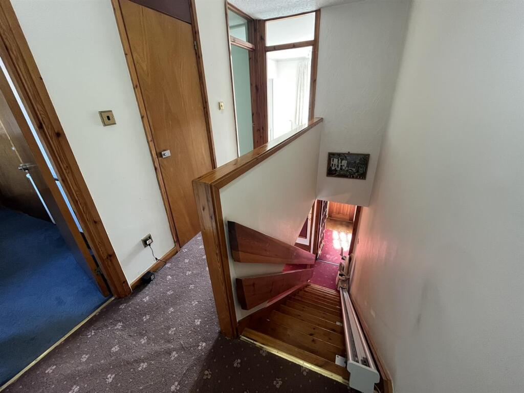 STAIRCASE &amp; LANDING