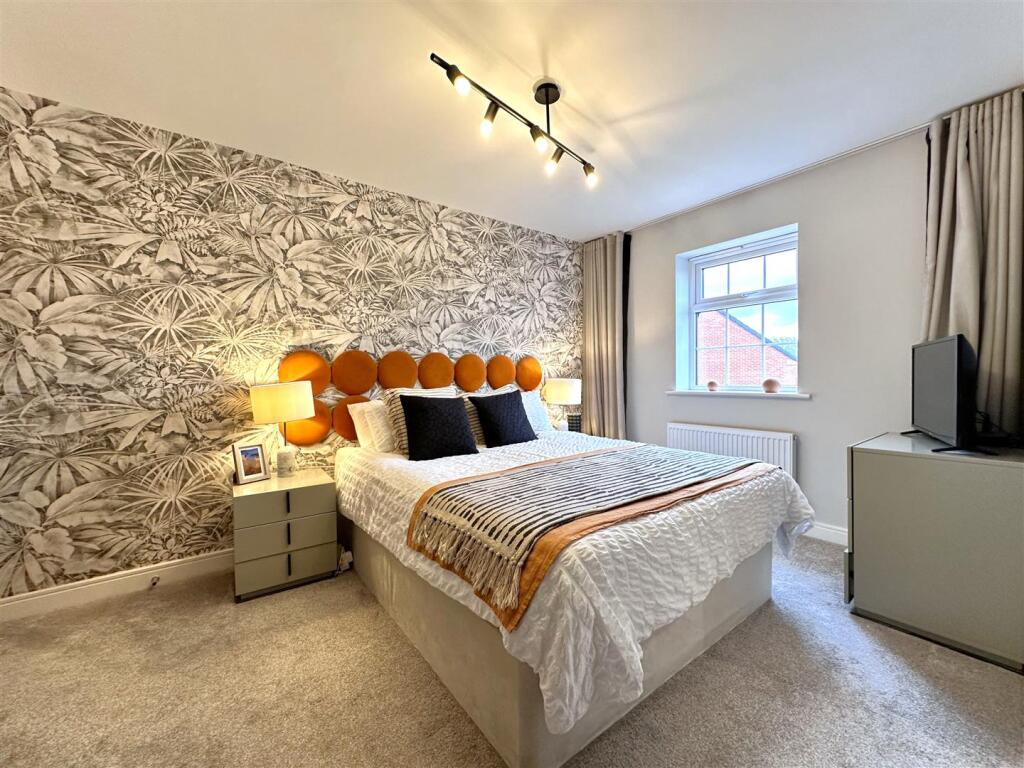 Master Bedroom 745