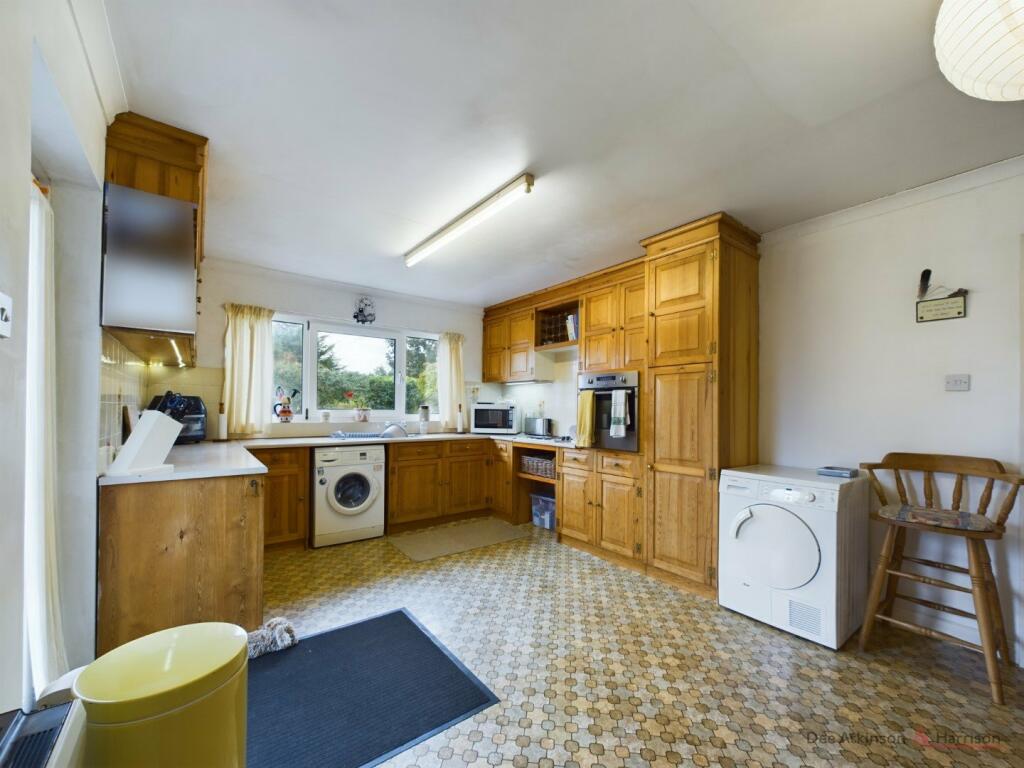 Kitchen/Dining Area