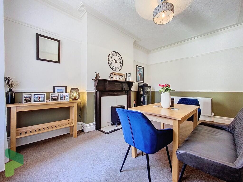 Dining room. Livi...