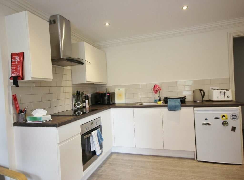 Flat_5_St_James_Row