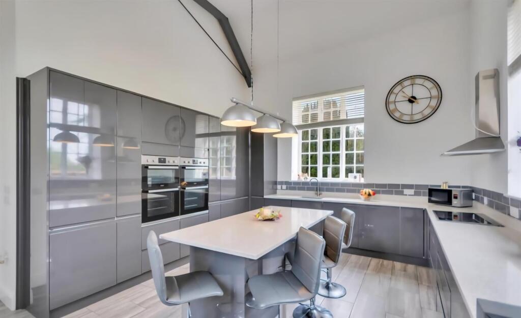 Kitchen/ Breakfast Room