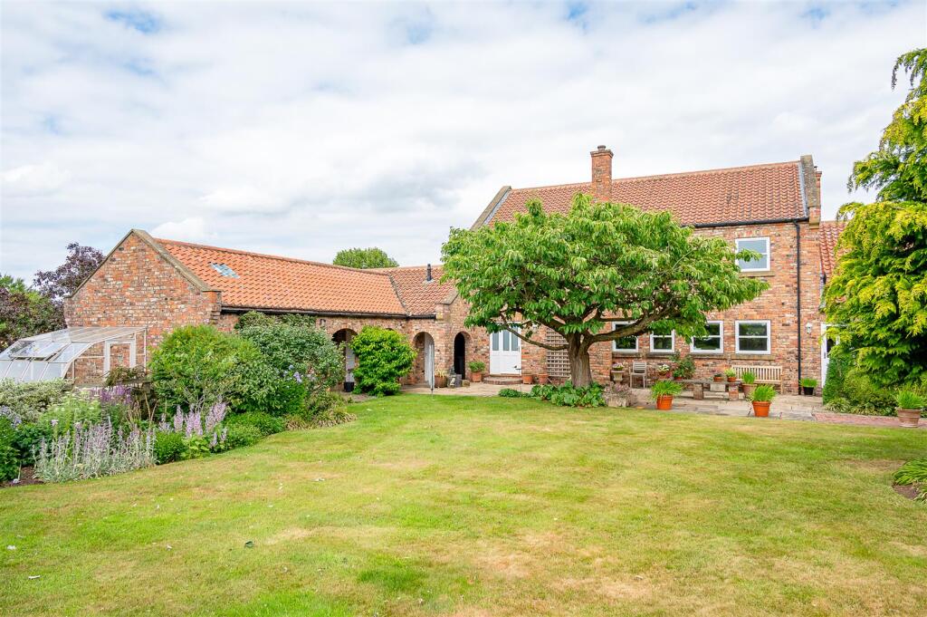 Main Street, Holtby, York, YO19 5UD