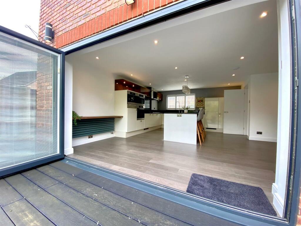 kitchen 2.jpg