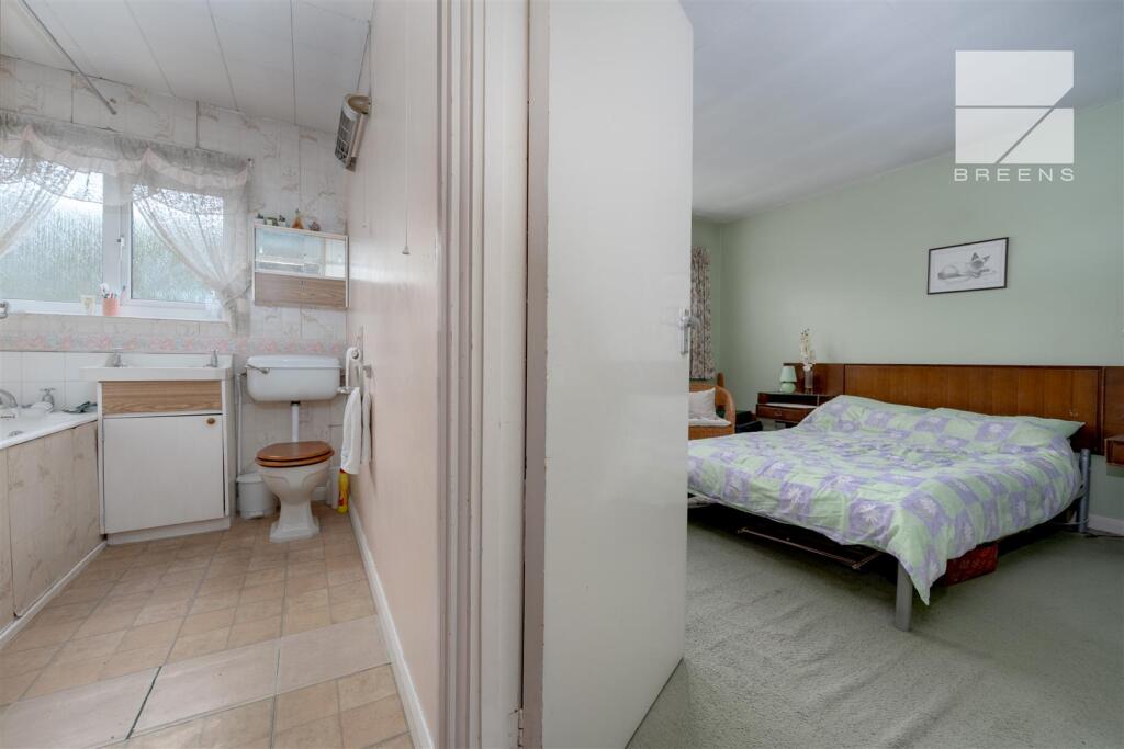 11 Cobham Road_0033.jpg