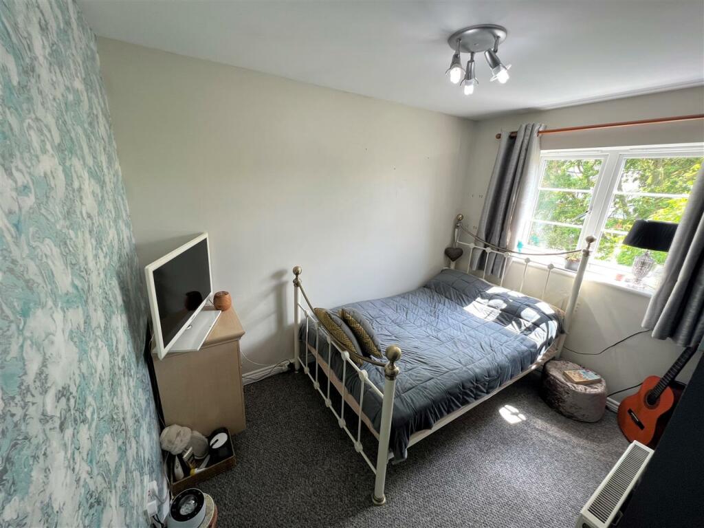 Bedroom 2.JPG