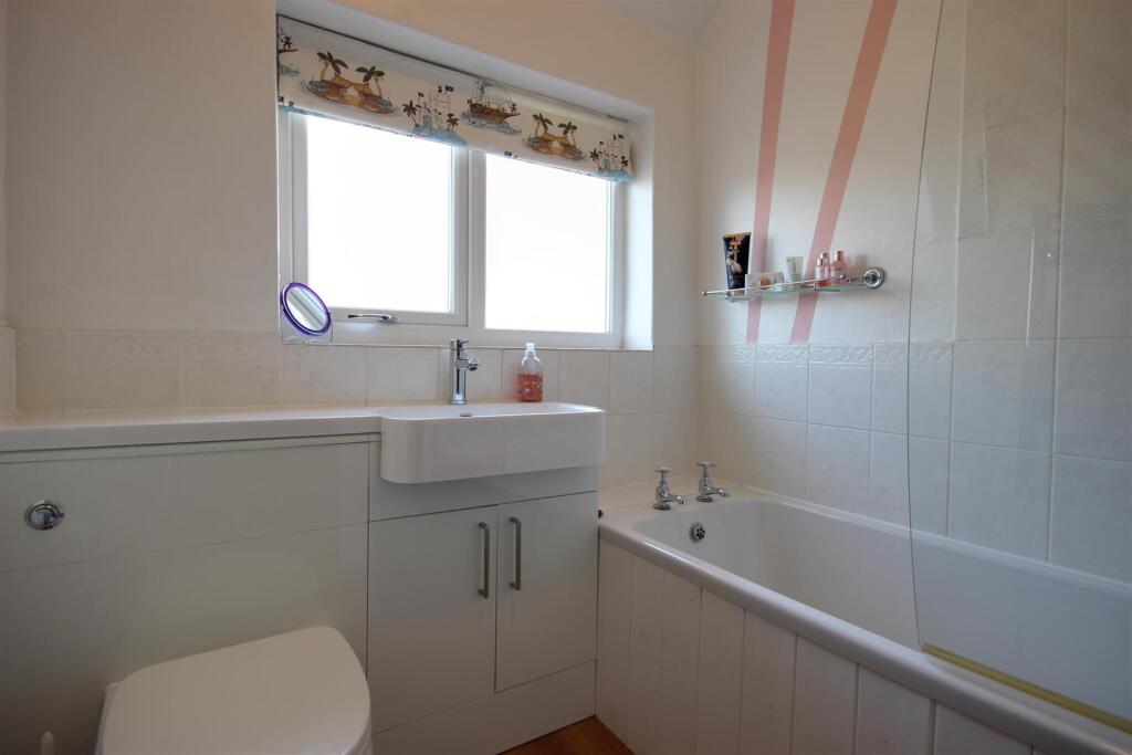 BATHROOM/W.C