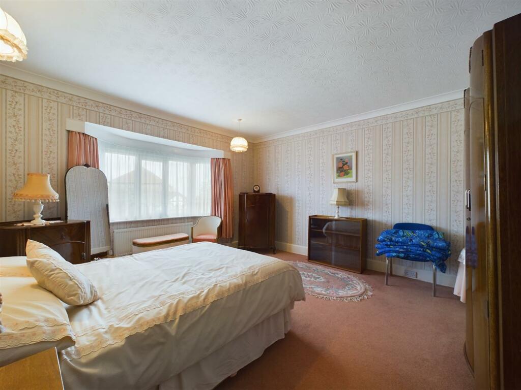 Bedroom: