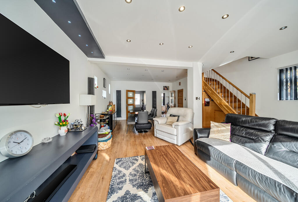 1376244-11-690b2b...