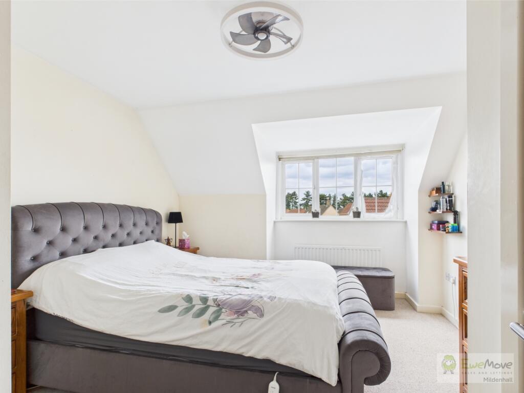 CAM03603G0-PR0036-STILL014