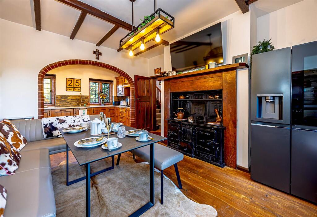 Kitchen diner 1.1 SAPL3820-20251125-DxO_DeepPRIME 